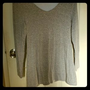 Gray & White v-neck reversible long sleeve top.